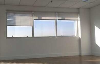 Imagem: O depósito para alugar possui 1 Vaga na garagem e 37m² de