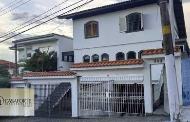 Imagem: A casa possui 4 Dormitórios, 4 Banheiros, 1 Vaga na garagem