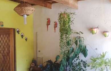 Imagem: A casa possui 2 Dormitórios, 1 Banheiro, 2 Vagas na garagem