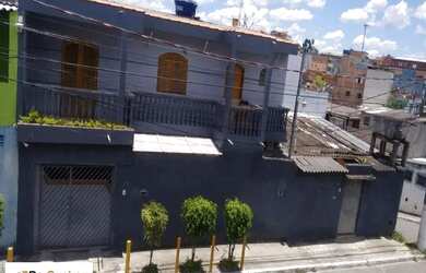 Imagem: A casa à venda possui 2 Dormitórios, 2 Banheiros, 1 Vaga na