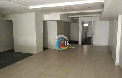 Imagem: O depósito possui 5 Vagas na garagem, 398m² de Área e está