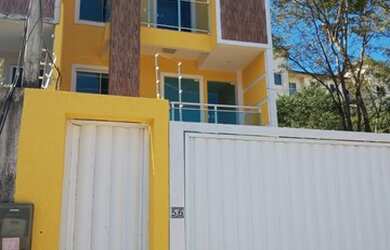 Imagem: A casa possui 3 Dormitórios, 2 Banheiros, 1 Vaga na garagem