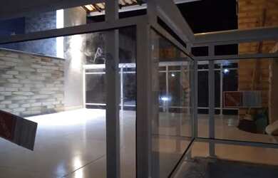 Imagem: A casa possui 2 Dormitórios, 2 Banheiros, 1 Vaga na garagem