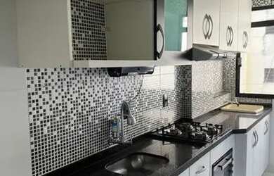 Imagem: O apartamento possui 2 Dormitórios, 1 Banheiro, 1 Vaga na garagem