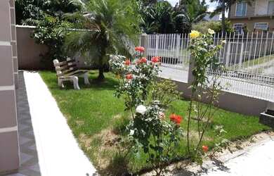 Imagem: A casa possui 3 Dormitórios, 2 Banheiros, 2 Vagas na garagem