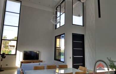 Imagem: A casa em condomínio possui 3 Dormitórios, 3 Banheiros, 4