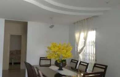 Imagem: A casa possui 4 Dormitórios, 4 Banheiros, 4 Vagas na garagem