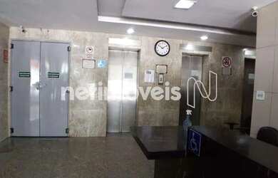 Imagem: O depósito possui 2 Vagas na garagem, 300m² de Área e está