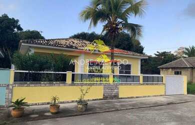 Imagem: A casa possui 4 Dormitórios, 3 Banheiros, 300m² de Área e