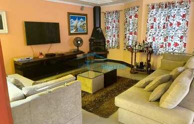 Imagem: A casa possui 4 Dormitórios, 5 Banheiros, 4 Vagas na garagem