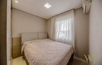 Imagem: A casa possui 3 Dormitórios, 3 Banheiros, 4 Vagas na garagem