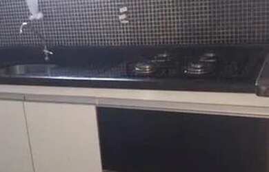 Imagem: O apartamento possui 2 Dormitórios, 1 Banheiro, 1 Vaga na garagem