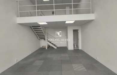 Imagem: O depósito possui 2 Vagas na garagem, 62m² de Área e está