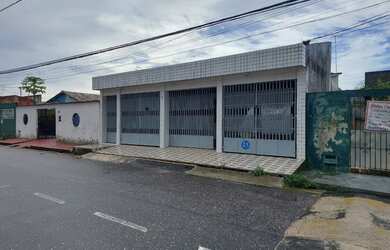 Imagem: A casa possui 3 Dormitórios, 4 Banheiros, 3 Vagas na garagem