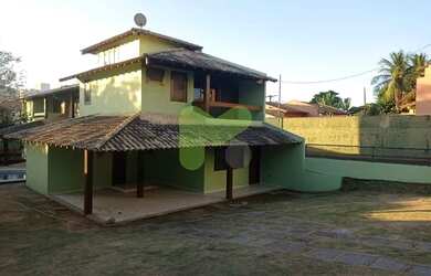 Imagem: A casa possui 3 Dormitórios, 5 Banheiros, 343m² de Área