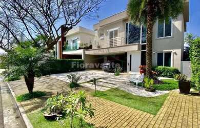 Imagem: A casa possui 4 Dormitórios, 5 Banheiros, 4 Vagas na garagem