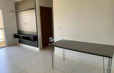 Imagem: O apartamento possui 2 Dormitórios, 1 Banheiro, 2 Vagas na