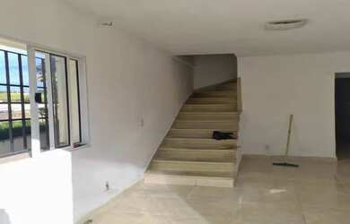 Imagem: A casa possui 2 Dormitórios, 1 Banheiro, 1 Vaga na garagem