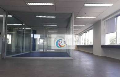 Imagem: O depósito possui 5 Vagas na garagem e 218m² de Área e está