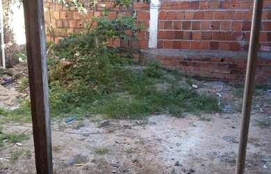 Imagem: A casa possui 2 Dormitórios e 2 Banheiros e está localizado