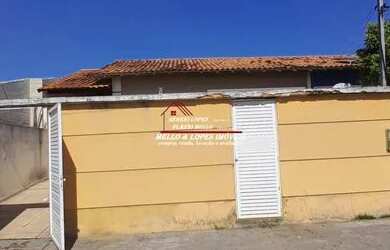 Imagem: A casa possui 2 Dormitórios, 1 Banheiro, 2 Vagas na garagem