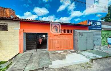 Imagem: A casa possui 3 Dormitórios, 3 Banheiros, 1 Vaga na garagem