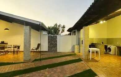 Imagem: A casa em condomínio possui 3 Dormitórios, 3 Banheiros, 4