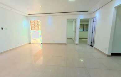 Imagem: A casa possui 2 Dormitórios, 3 Banheiros, 3 Vagas na garagem