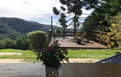 Imagem: A casa em condomínio possui 4 Dormitórios, 4 Banheiros, 4