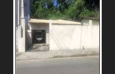 Imagem: A casa possui 4 Dormitórios, 1 Banheiro, 1 Vaga na garagem
