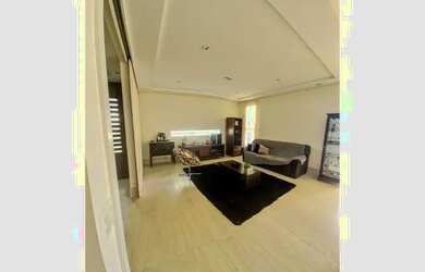 Imagem: A casa possui 3 Dormitórios, 4 Banheiros, 2 Vagas na garagem