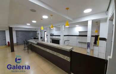 Imagem: O depósito possui 4 Vagas na garagem e 303m² de Área e está