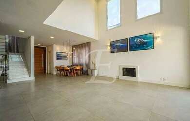 Imagem: A casa em condomínio possui 4 Dormitórios, 5 Banheiros, 5