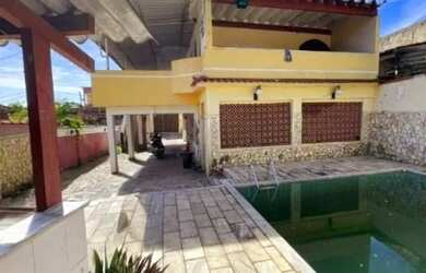 Imagem: A casa possui 4 Dormitórios, 3 Banheiros, 3 Vagas na garagem