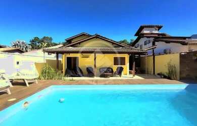 Imagem: A casa em condomínio possui 3 Dormitórios, 3 Banheiros, 2