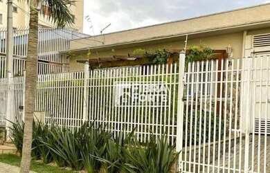 Imagem: A casa possui 3 Dormitórios, 3 Banheiros, 2 Vagas na garagem