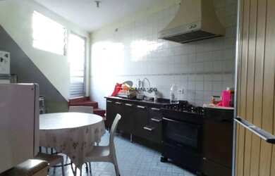 Imagem: O depósito possui 1 Vaga na garagem, 366m² de Área e está