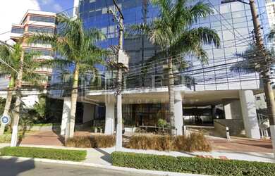 Imagem: O depósito possui 5 Vagas na garagem e 274m² de Área e está