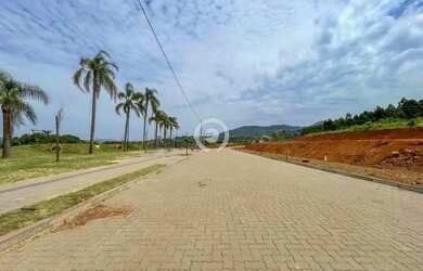 Imagem: O terreno possui 300m² de Área e está localizado em Dois