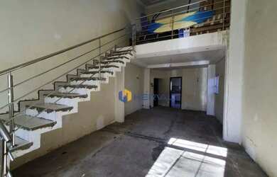 Imagem: A casa possui 3 Dormitórios, 3 Banheiros, 220m² de Área