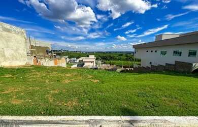 Imagem: O terreno possui 404m² de Área e está localizado em Senador