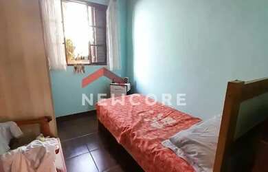 Imagem: A casa possui 4 Dormitórios, 5 Banheiros, 5 Vagas na garagem