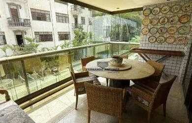 Imagem: O apartamento possui 4 Dormitórios, 3 Banheiros, 3 Vagas na