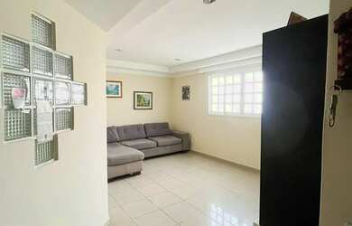 Imagem: A casa possui 4 Dormitórios, 4 Banheiros, 3 Vagas na garagem