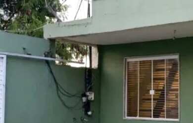 Imagem: A casa possui 1 Dormitório, 1 Banheiro, 1 Vaga na garagem