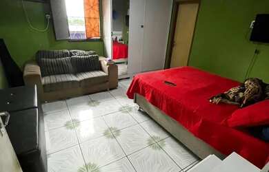 Imagem: A casa possui 3 Dormitórios e 2 Banheiros e está localizado