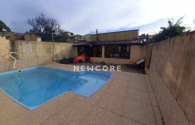 Imagem: A casa possui 3 Dormitórios, 1 Banheiro, 1 Vaga na garagem