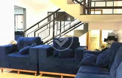 Imagem: A casa possui 4 Dormitórios, 3 Banheiros, 2 Vagas na garagem