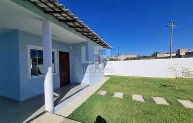 Imagem: A casa possui 2 Dormitórios, 2 Banheiros, 2 Vagas na garagem