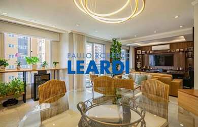 Imagem: O apartamento possui 3 Dormitórios, 3 Banheiros, 2 Vagas na